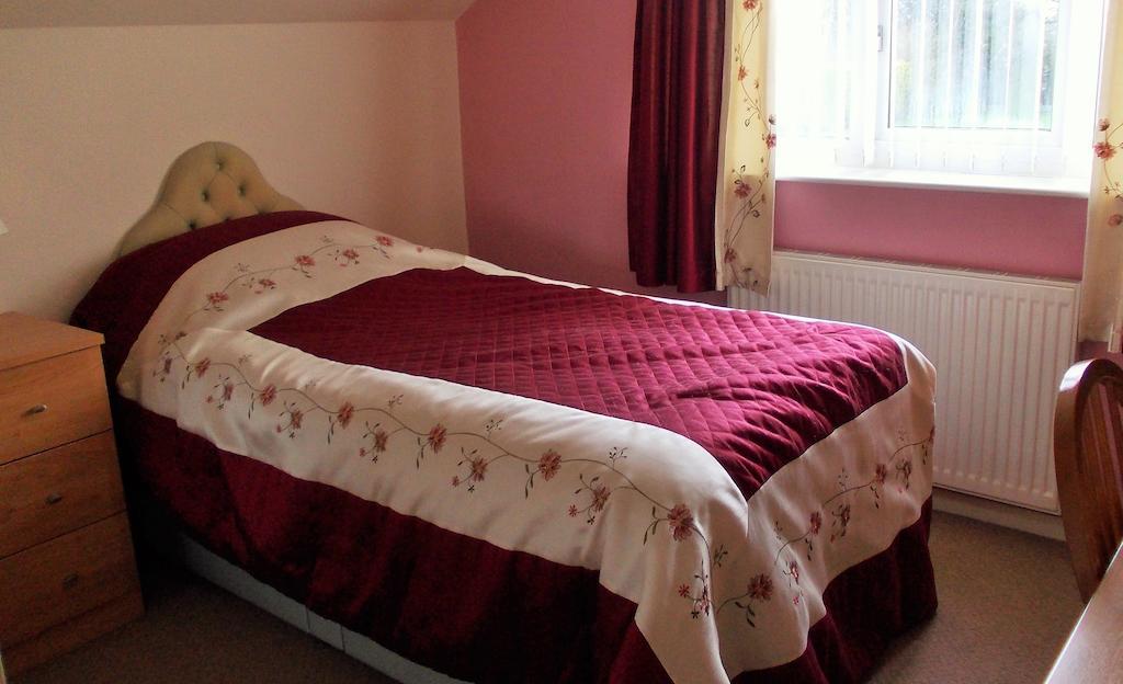 סוליהול Rose Cottage Bed & Breakfast חדר תמונה